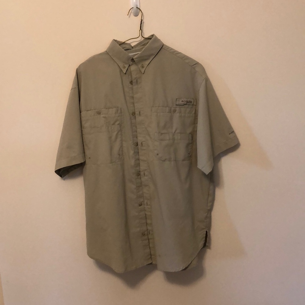 Men’s khaki Columbia PFG shirt
